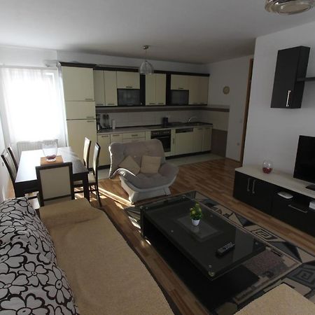 Kasumi Apartment Приштина Екстер'єр фото