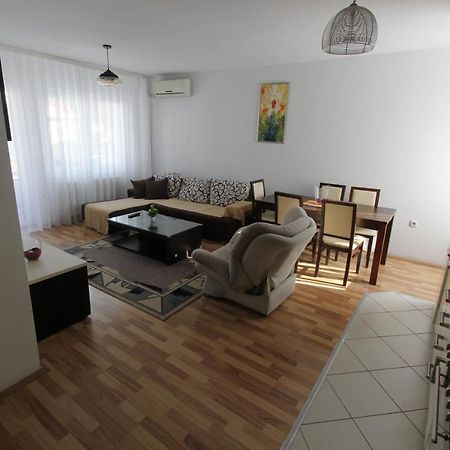 Kasumi Apartment Приштина Екстер'єр фото
