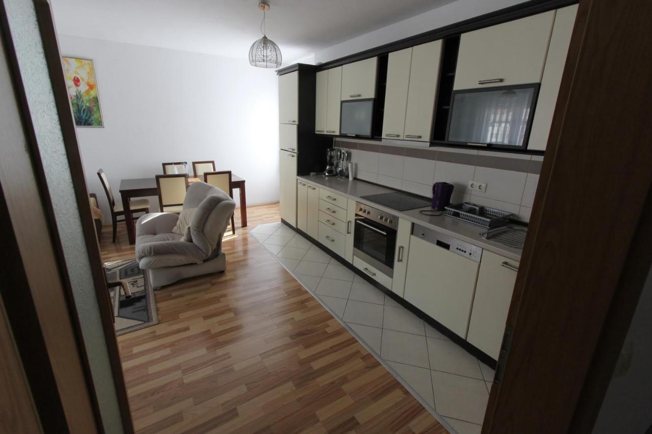 Kasumi Apartment Приштина Екстер'єр фото