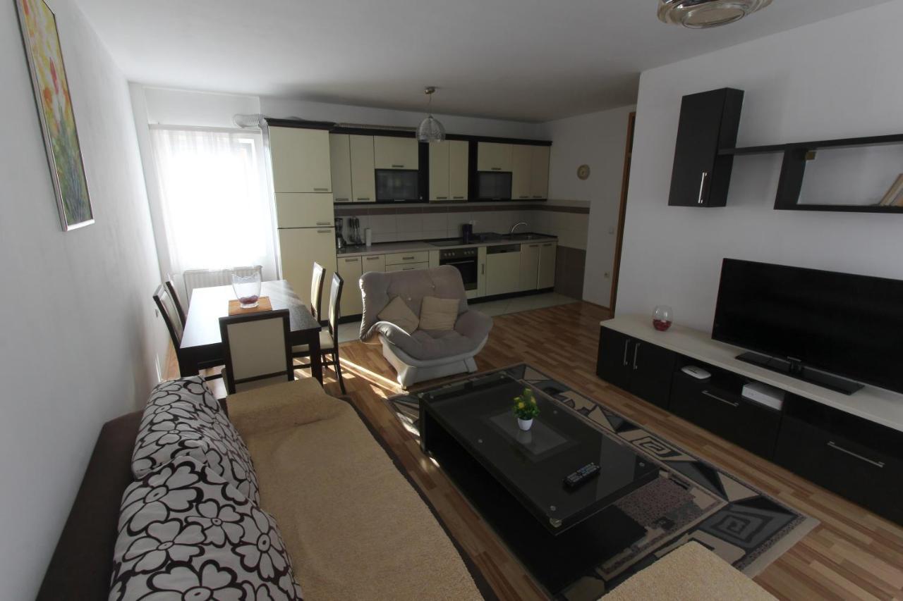 Kasumi Apartment Приштина Екстер'єр фото