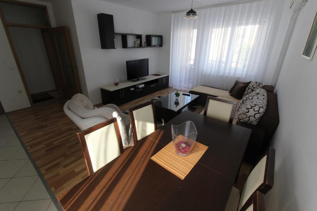 Kasumi Apartment Приштина Екстер'єр фото