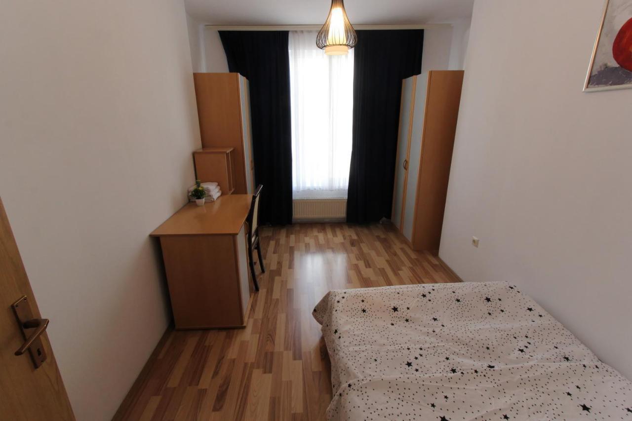 Kasumi Apartment Приштина Екстер'єр фото