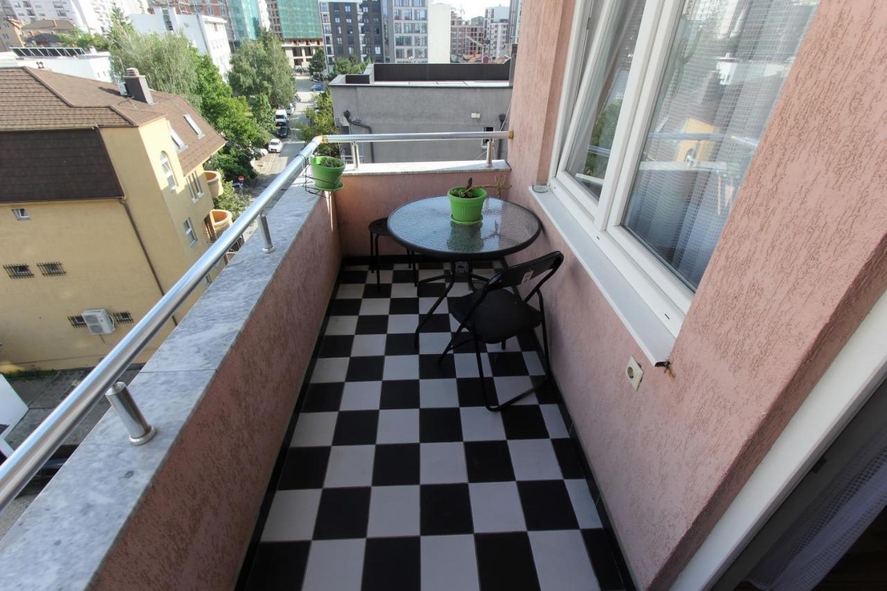 Kasumi Apartment Приштина Екстер'єр фото