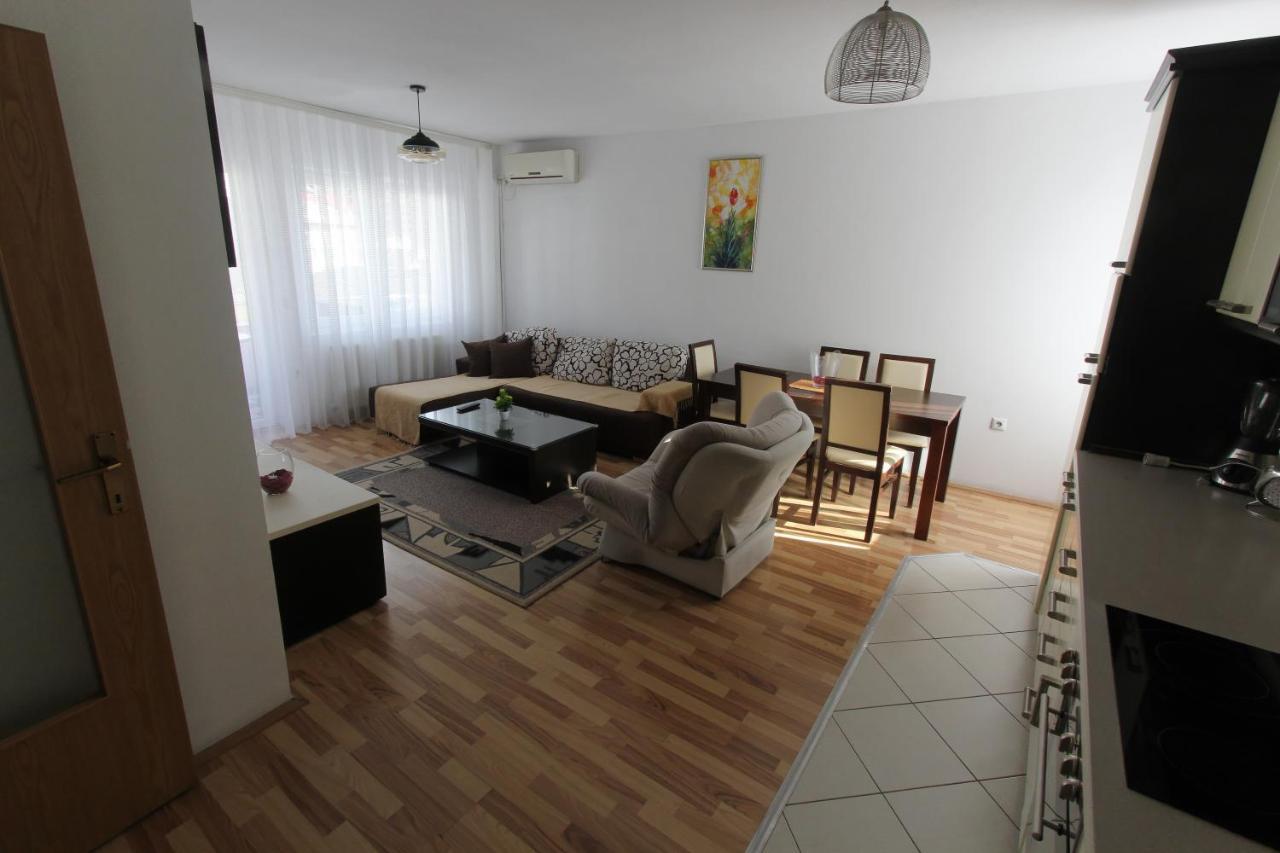 Kasumi Apartment Приштина Екстер'єр фото
