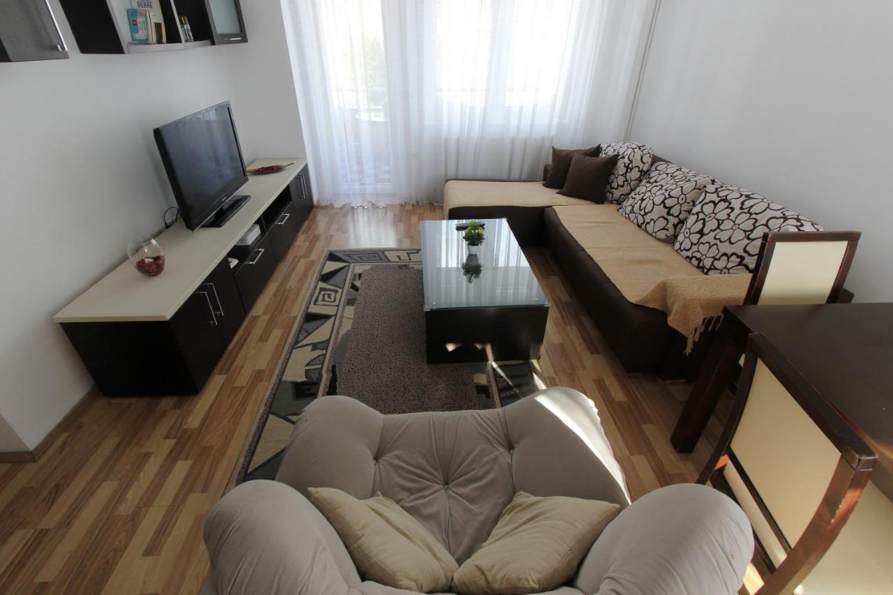 Kasumi Apartment Приштина Екстер'єр фото