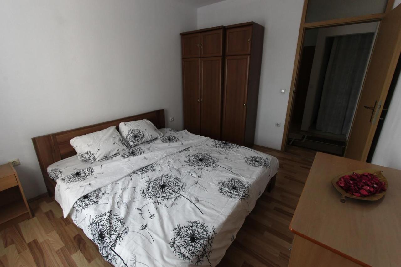 Kasumi Apartment Приштина Екстер'єр фото